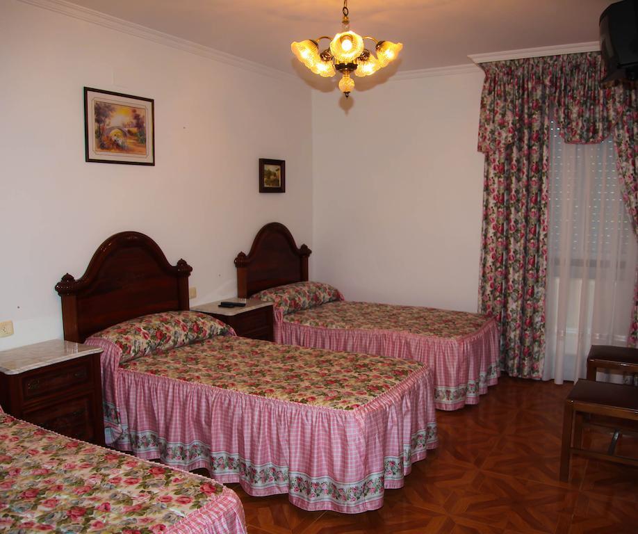 Los Dos Alemanes Melide Chambre photo